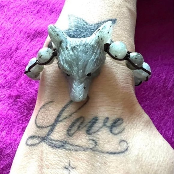 Wolf Talisman Spirit Animal Labradorite Bracelet - Picture 3 of 11